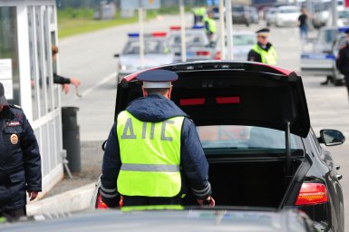 В Уфимском районе полиция задержала автомобиль с "оружием"